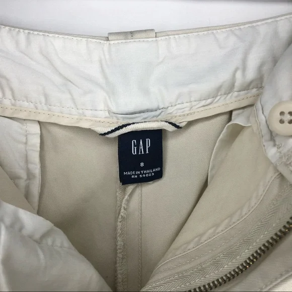 GAP women’s khaki shorts with pockets size 8 - Picture 4 of 6